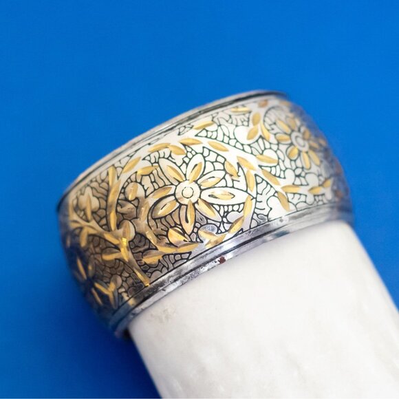 7 inch, Vintage Intricate Floral Pattern Silver Tone Bangle - DX9 - Picture 1 of 3